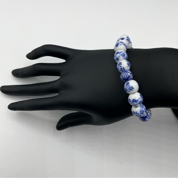 Elegant Hand-Drawing Ceramic Bead and Pearl Stretch Bracelet - Picture 3 of 9